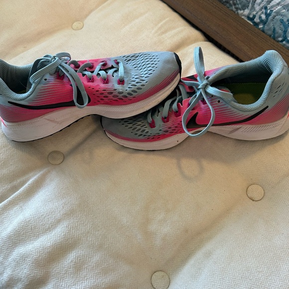 Nike Pink and Blue Running Shoes Size 8 - Picture 4 of 7
